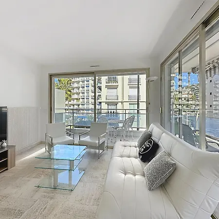 Bright 2-bedroom With Terrace & Parking Cannes