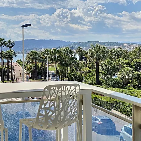 Bright 2-bedroom With Terrace & Parking Lejlighed *