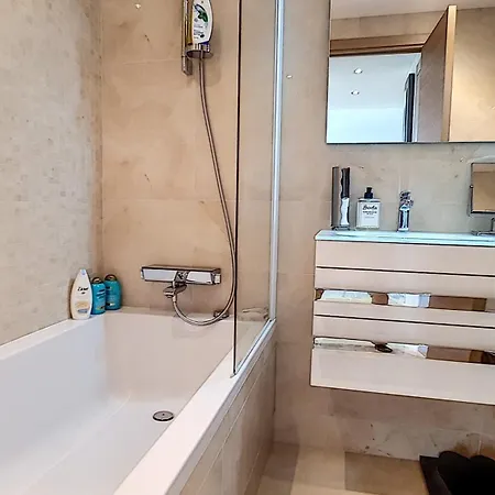 Bright 2-bedroom With Terrace & Parking Cannes
