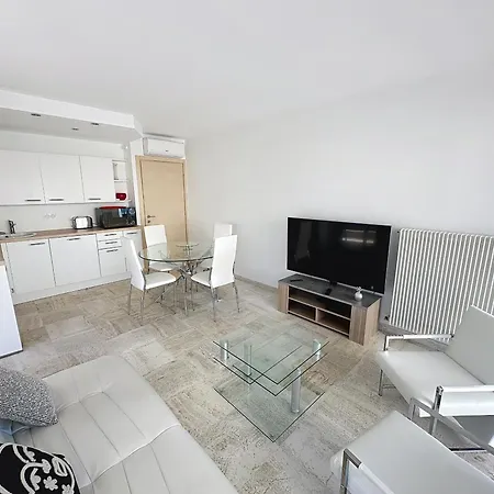 Lejlighed Bright 2-bedroom With Terrace & Parking Cannes