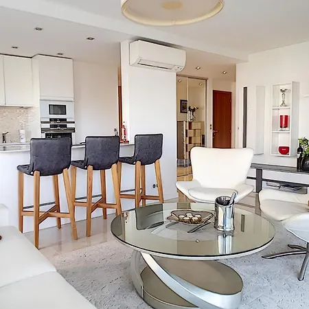 Bright 2-bedroom With Terrace & Parking * Cannes