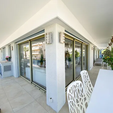 Apartman Bright 2-bedroom With Terrace & Parking *