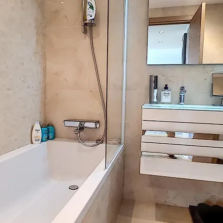 Bright 2-bedroom With Terrace & Parking